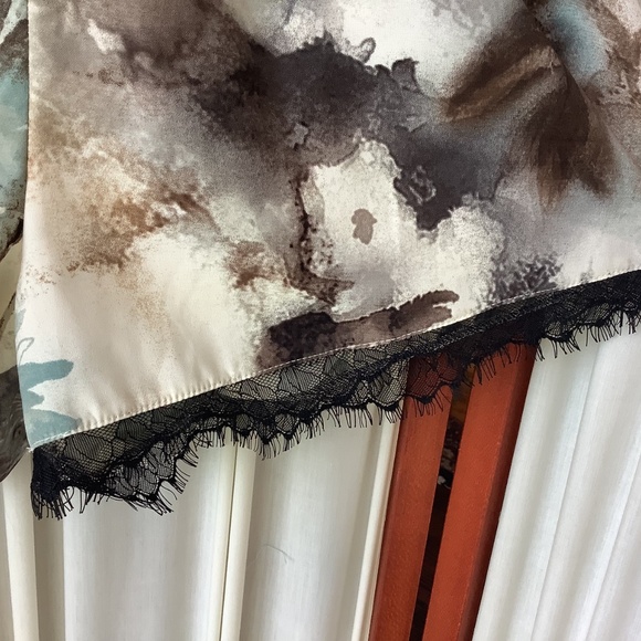 Illa Illa Womens Romper Long Bell Sleeve Deep V Lace Trim Size Medium - Picture 5 of 10